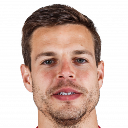Azpilicueta medita la vuelta a Osasuna 